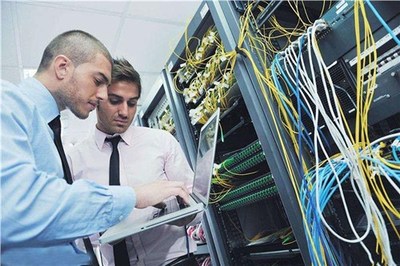 小区网络工程师 守护居家数字生活的“隐形卫士”